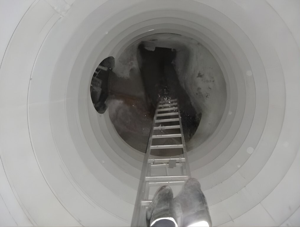 Panel Lok lining in a manhole